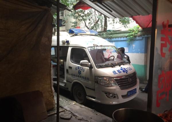 NET exposure Chengdu one ambulance Mahjong, hospitals: drivers of cars for private purposes has been suspended