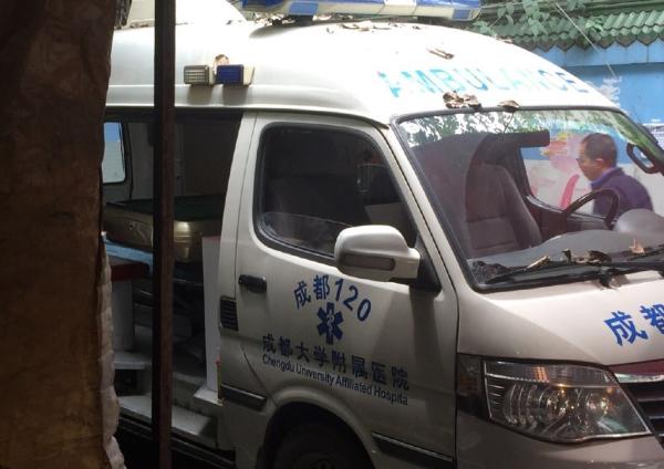 NET exposure Chengdu one ambulance Mahjong, hospitals: drivers of cars for private purposes has been suspended